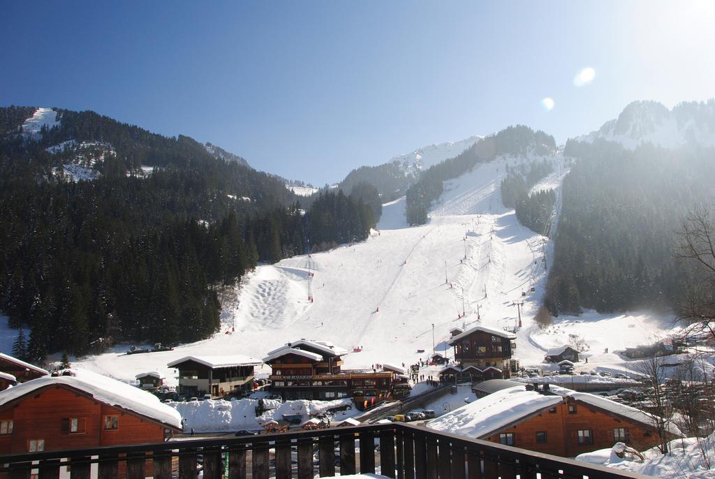 Hotel Les Combelles Chatel Exterior photo